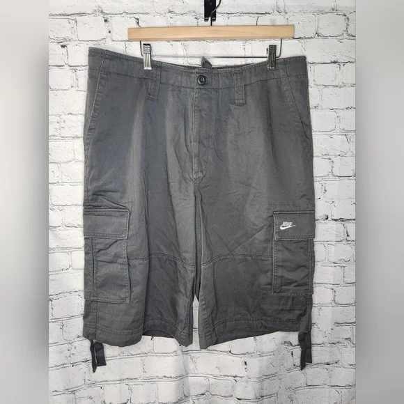 Nike Men's Gray Cargo Shorts Size XL - Picture 1 of 9